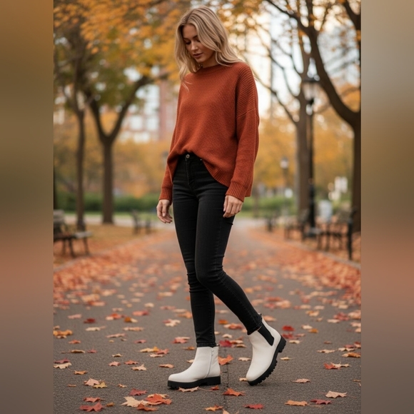 ZODIAC SHILOH,  IVORY LEATHER CHELSEA ANKLE BOOT.  NEW, 8.5 - Picture 1 of 13